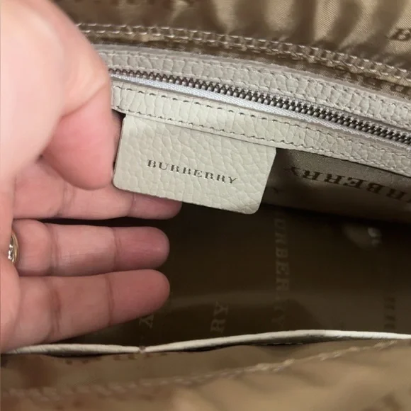 BURBERRY Leather Nylon Canvas Handbag Beige Ivory
Handbag AUTHENTIC - Picture 15 of 16
